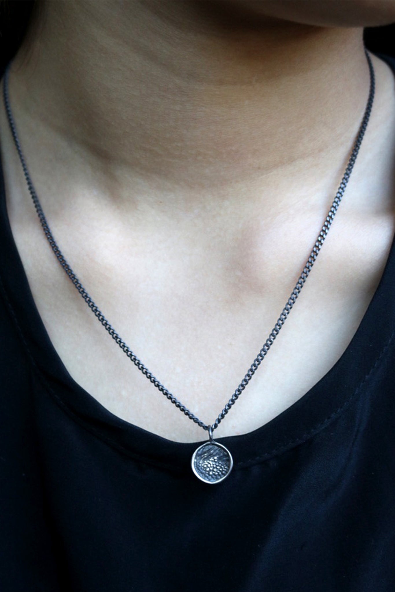 Seal Pendant w. Texture Inlay | Oxidised Silver