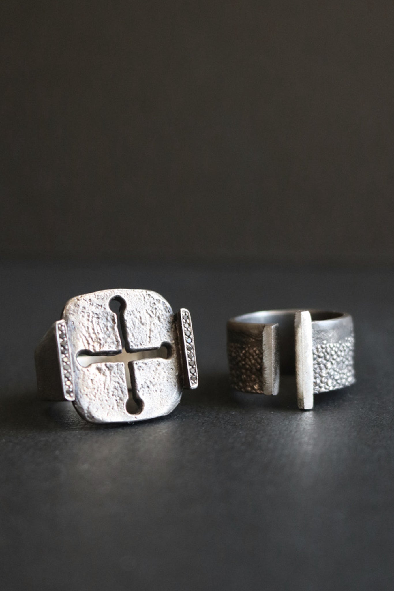 Embrasures Ring | Oxidised Silver w. Black Diamonds