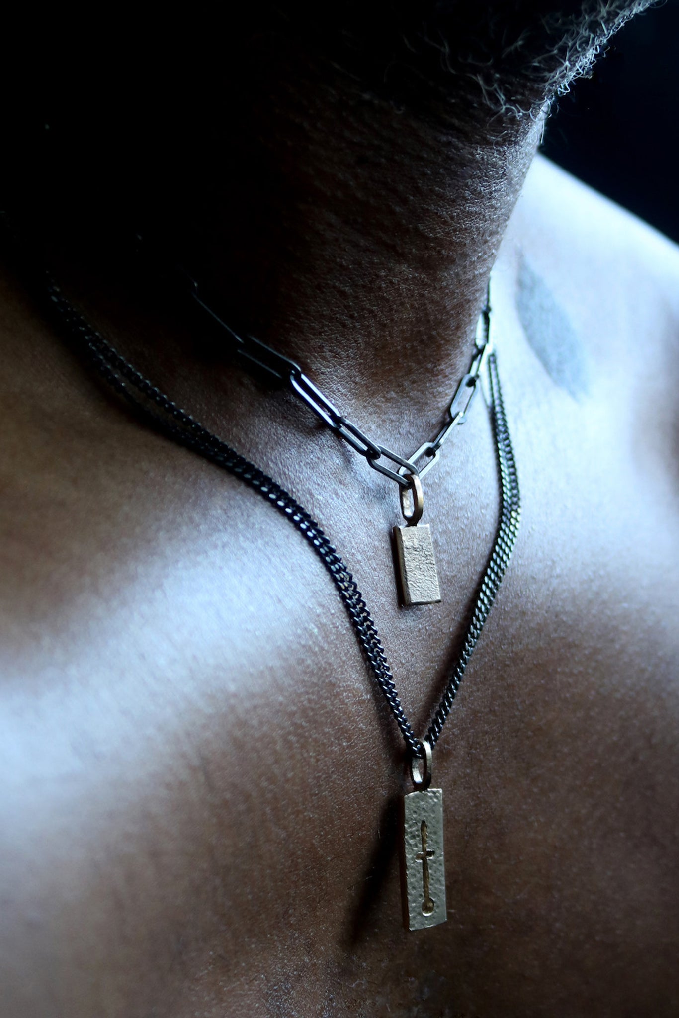 Tab Pendant w. Paperclip chain | 9ct yellow gold + oxidised silver